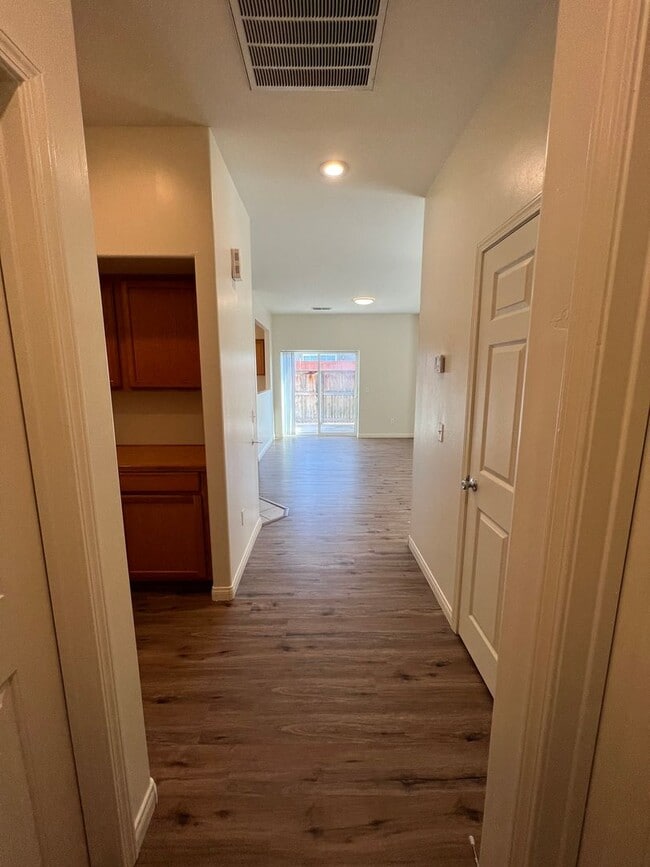 Building Photo - 717 Meadow Grove Ct