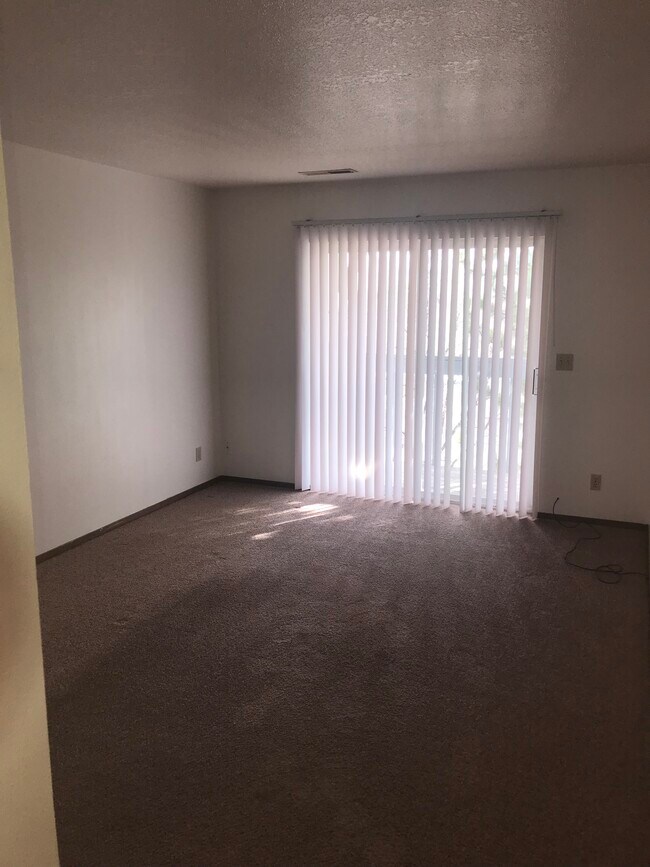 Foto del edificio - 1125 E Cedar St