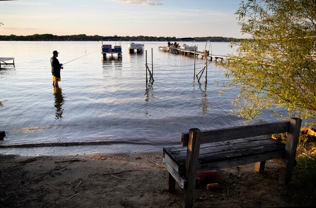 lake access - 9024 Garfield Dr