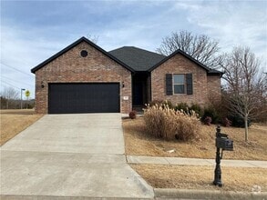 Building Photo - 108 S Woodsprings Dr
