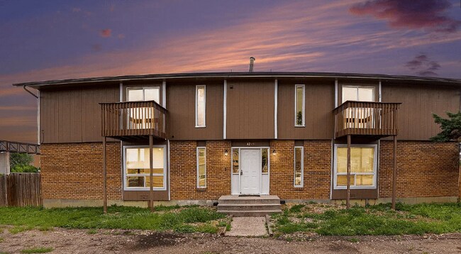 Foto del edificio - 4215 Loomis Ave