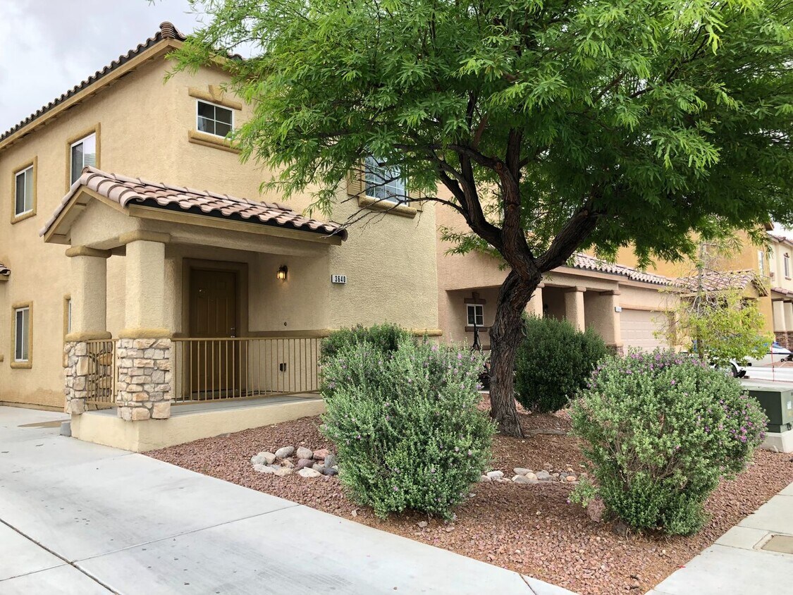 Primary Photo - 3640 E Carisbrook Dr