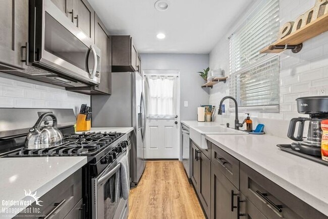 Building Photo - Upgraded 2Bdm 1Ba Downstairs Unit in North Park - MI Special