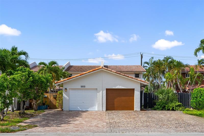 Foto principal - 2532 NE 9th St