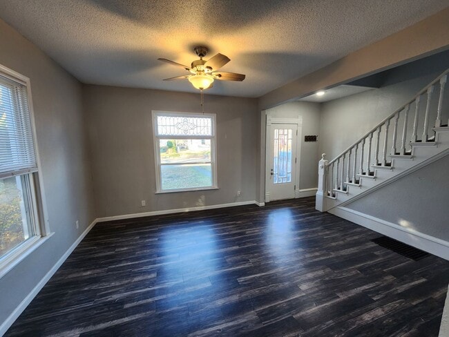 Building Photo - 4 bedroom house