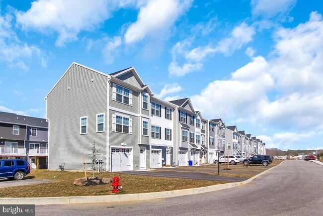 Building Photo - 14-26 Overshot Ln