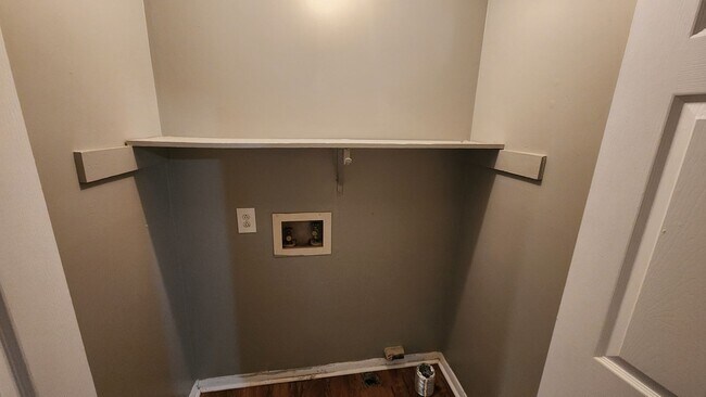 Foto del edificio - 906 Candlewood Dr NW