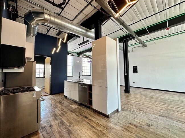 Building Photo - 111 Summer St