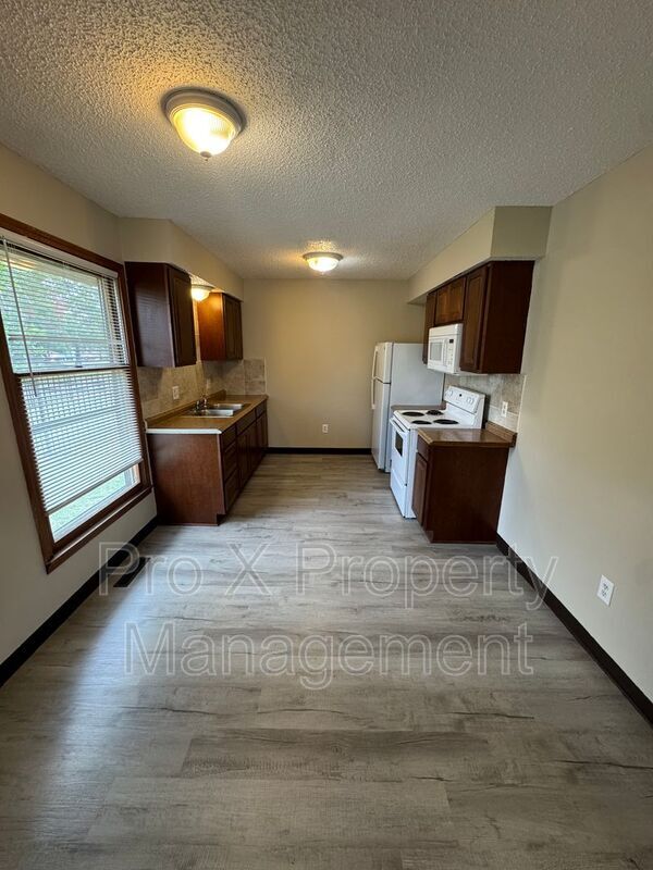 Building Photo - 753 S Campbell Ave