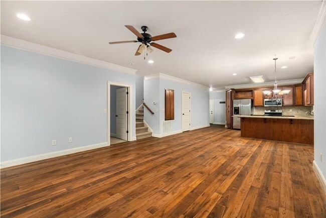 Building Photo - Spacious 5BR/4BA Home Near Downtown Auburn...