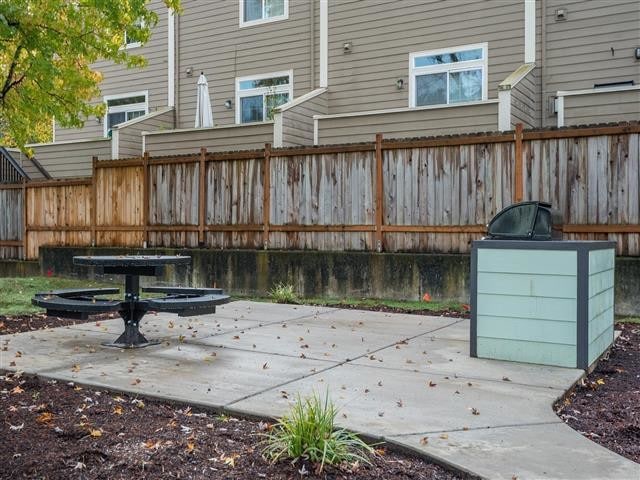 Building Photo - West End Apartments