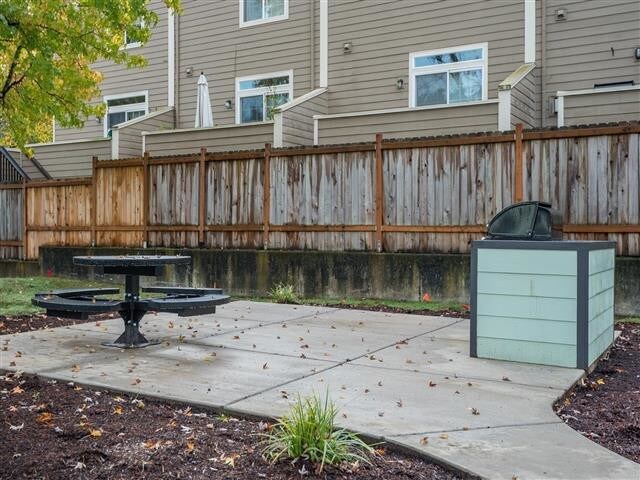 Foto del edificio - West End Apartments