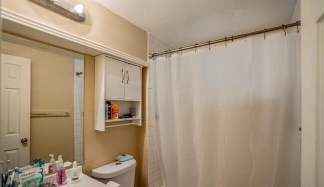 Building Photo - 1007-1011 E Lincoln Ave