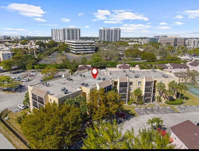 Foto del edificio - 8005 Lake Dr
