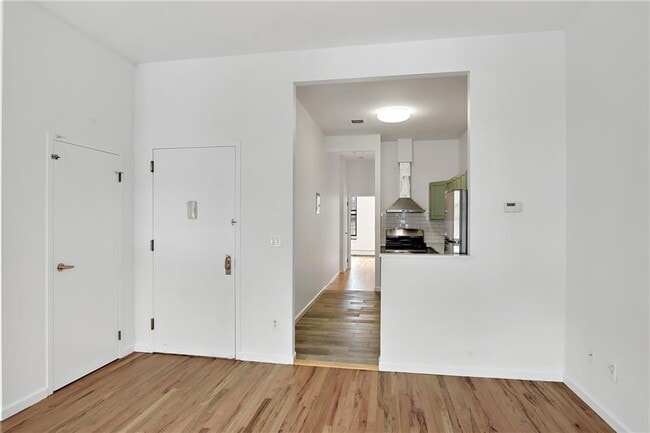 Foto del edificio - 352 E 116th St