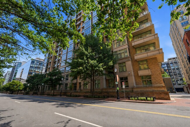 Foto del edificio - 811 4th St NW