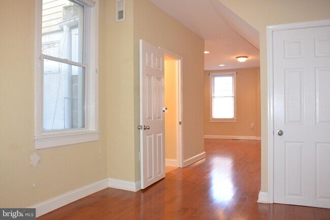 Foto del edificio - 11 W West St