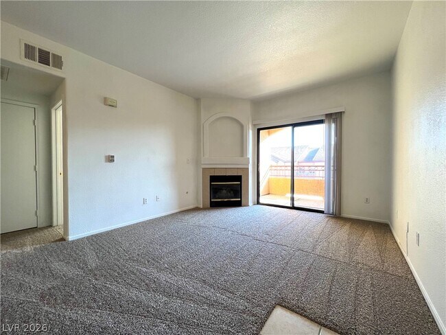 Foto del edificio - 8250 N Grand Canyon Dr