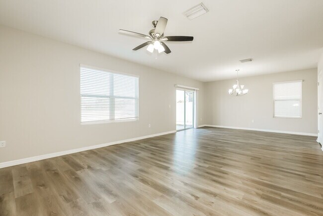 Building Photo - 11162 Leland Groves Dr