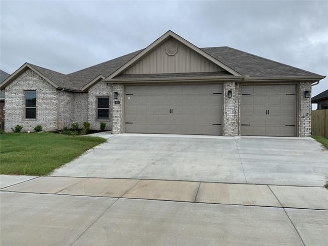 Building Photo - 615 N Drewrys Bluff Rd