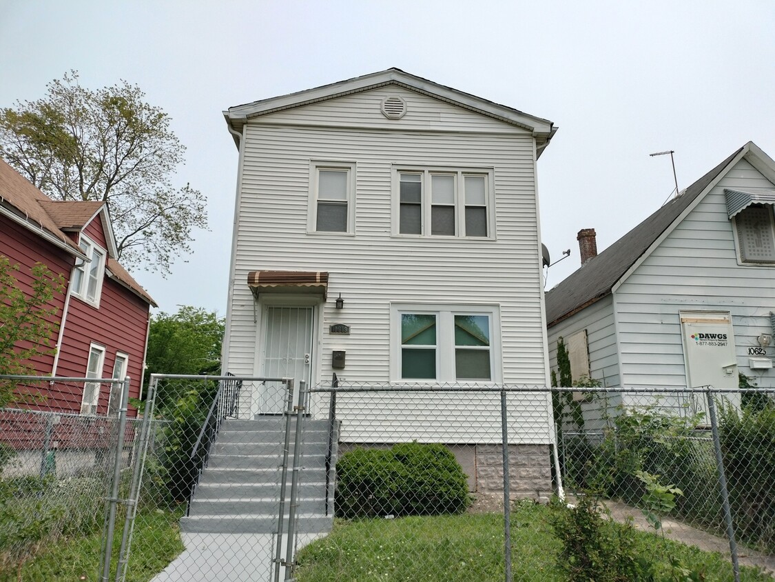 Primary Photo - 10619 S Perry Ave