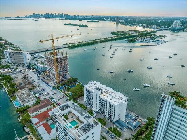 Foto del edificio - 7928 West Dr