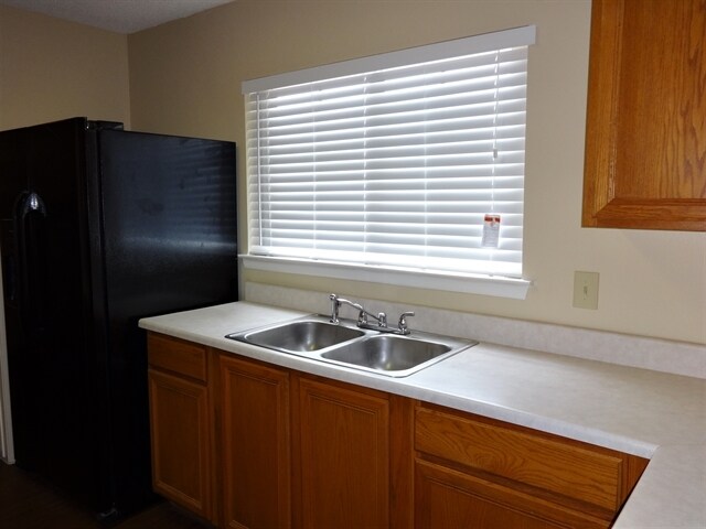 Foto del edificio - 7659 Chatsworth