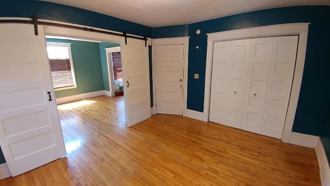 Building Photo - 1123 5th St NE