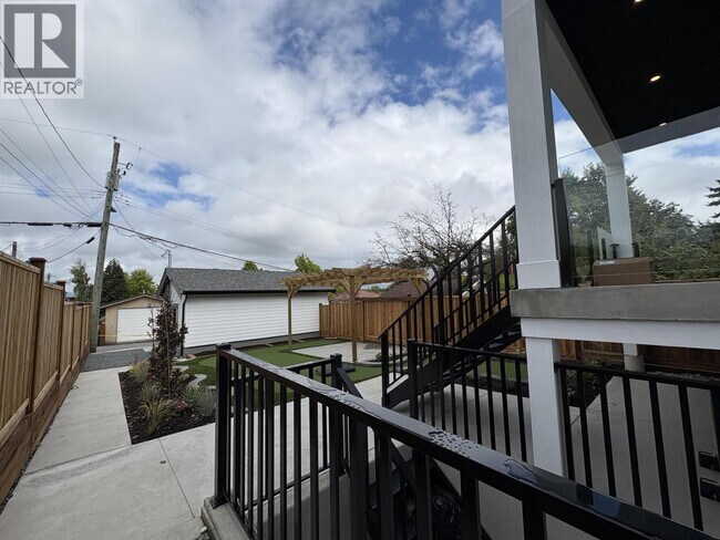 Photo du bâtiment - 945 E 28th Ave