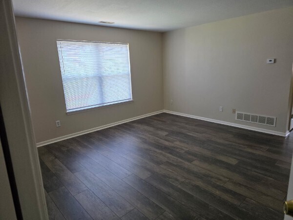 Foto del edificio - 736 Charlton Ct