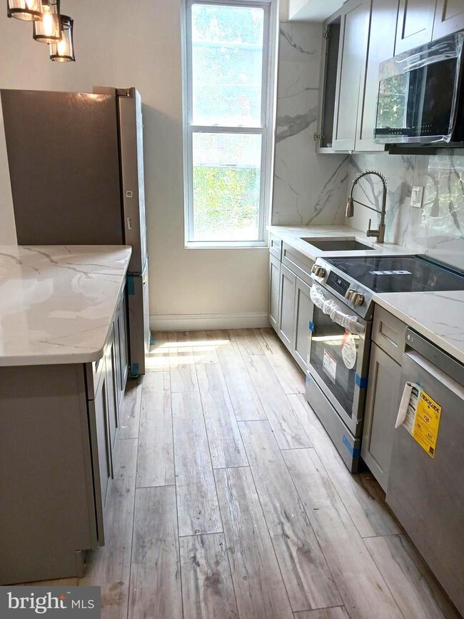 Building Photo - 420 N 32nd St