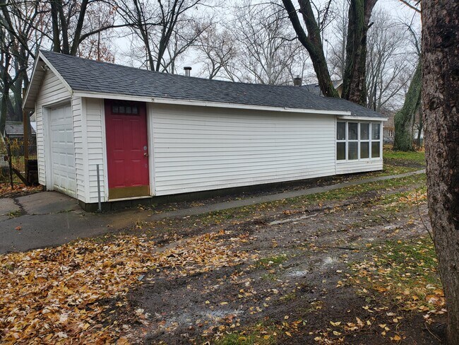 Building Photo - 3607 Adams St