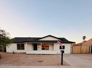 Building Photo - 1318 W Tonopah Dr