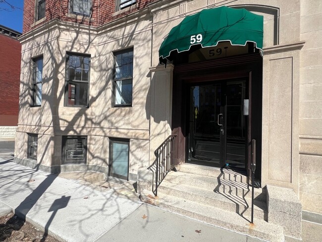 Foto del edificio - 70 Brighton Ave
