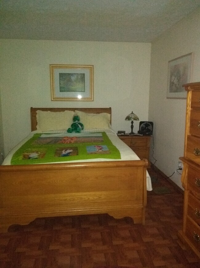 Foto del edificio - 105 Feather Ln