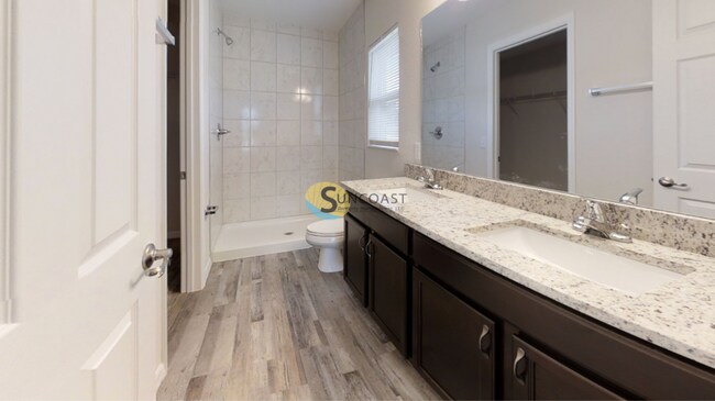 Building Photo - Stunning 4BR/2BA Home Available Now!