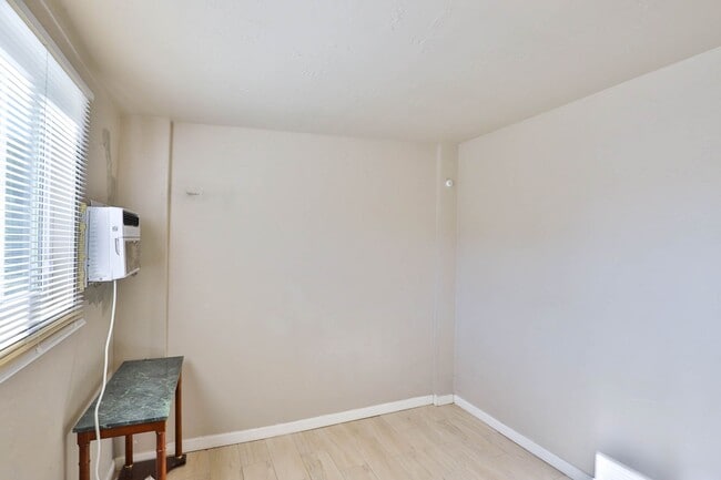 Building Photo - 107 E Madden Dr