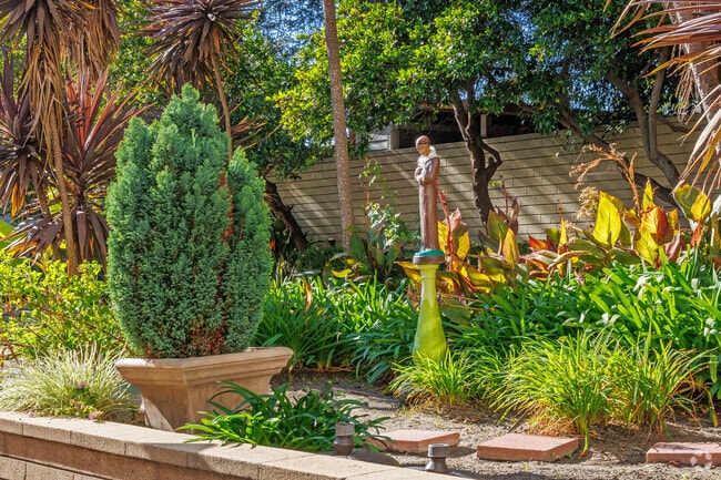 Garden. - Bay Towers at Bixby Knolls - 55+ Active Ad...