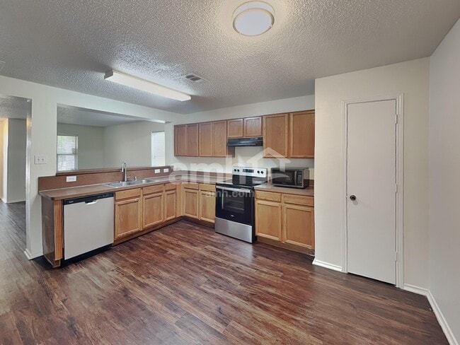 Foto del edificio - 4026 Holly Leaf Ct