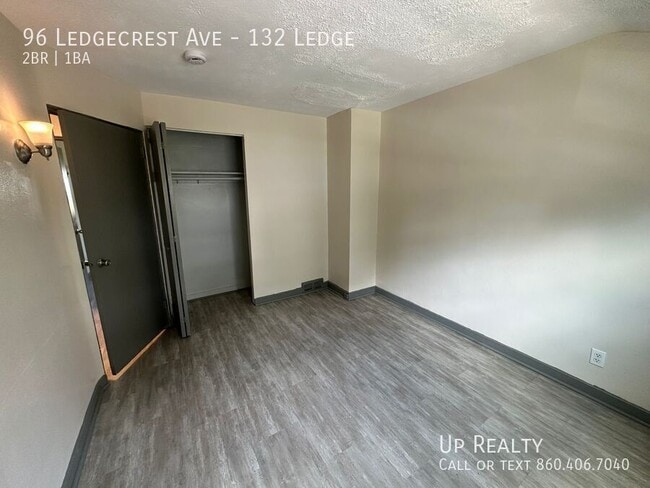 Foto del edificio - 96 Ledgecrest Ave