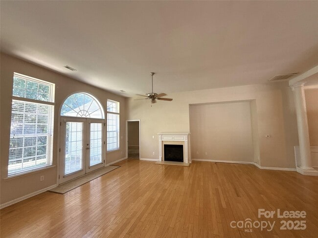 Foto del edificio - 1697 Lillywood Ln