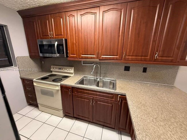 Foto del edificio - 6055 W 19th Ave