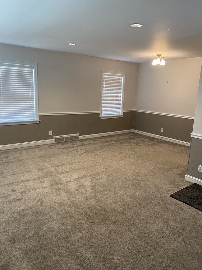 Dining room - 7221 Amherst Ave