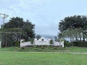 Building Photo - 10055 W Villa Cir