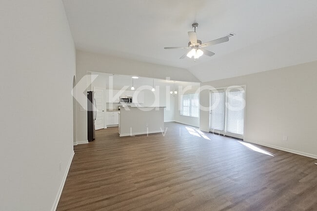 Building Photo - 251 Magnolia Dr