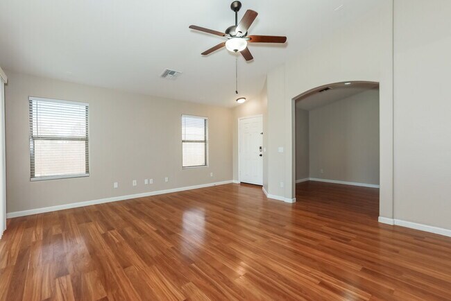 Foto del edificio - 3650 W Carlos Ln