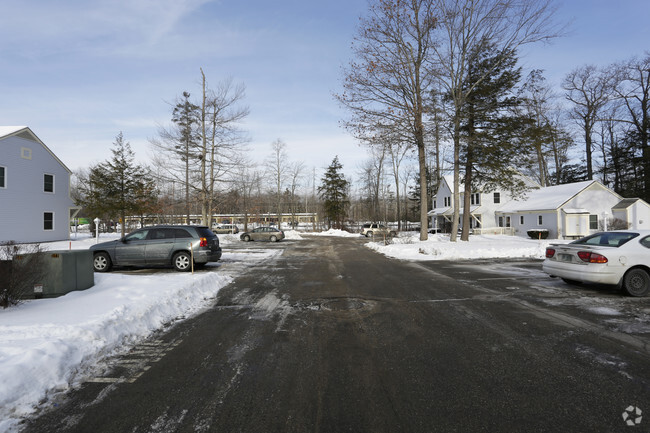 Área de estacionamiento - Salmon Falls Estates