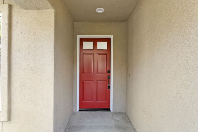 Building Photo - Freshly Renovated | Single-Level with VIEW...