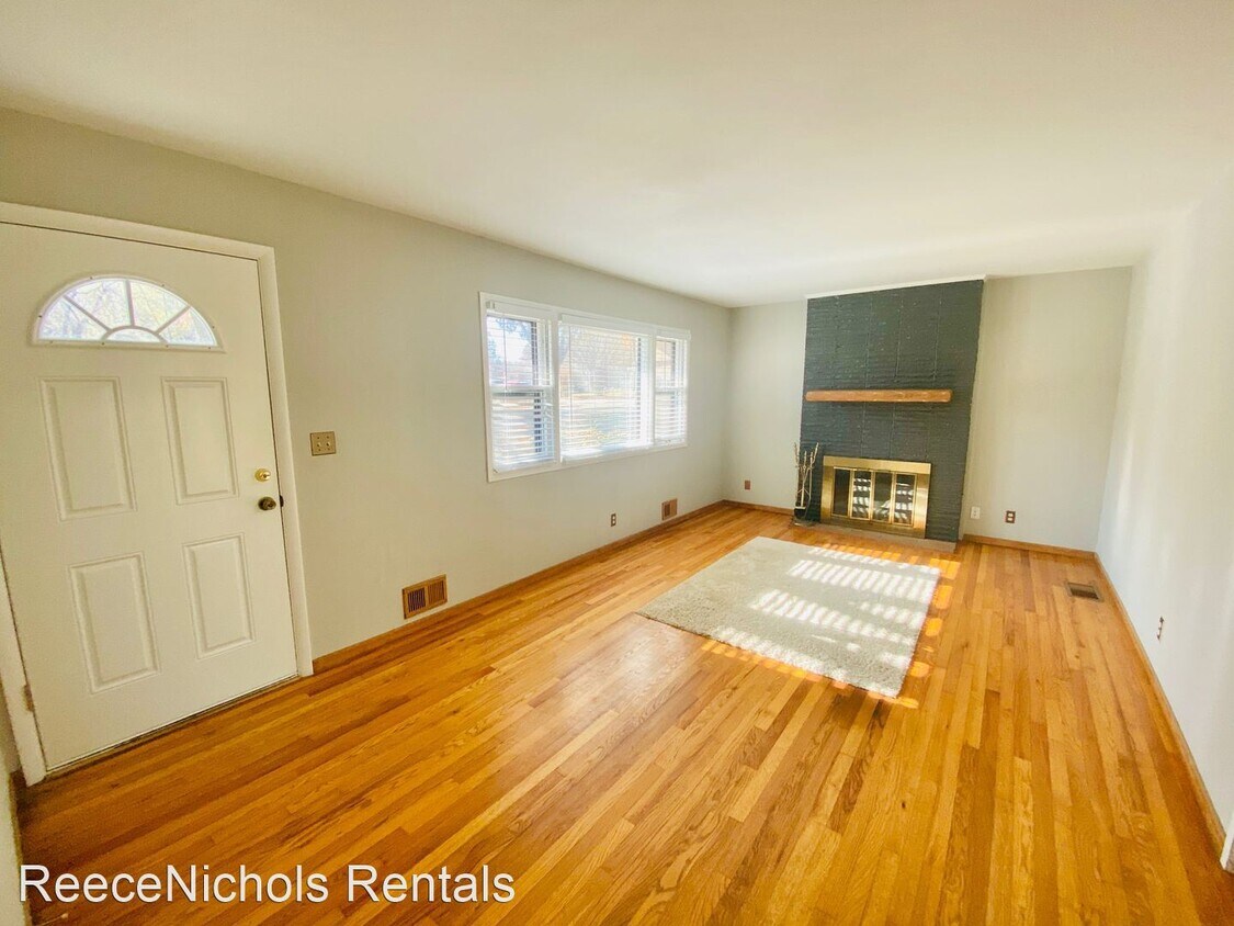 Foto principal - 3 br, 2 bath House - 5600 W 70th Street