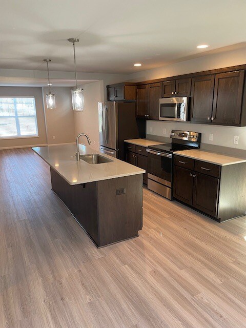 Foto principal - 621 Hillcrest Dr